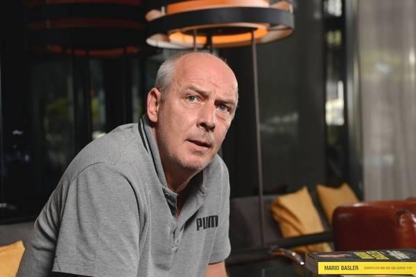 我觉得赫内, 必须削减工 我觉得赫内, 必须削减工