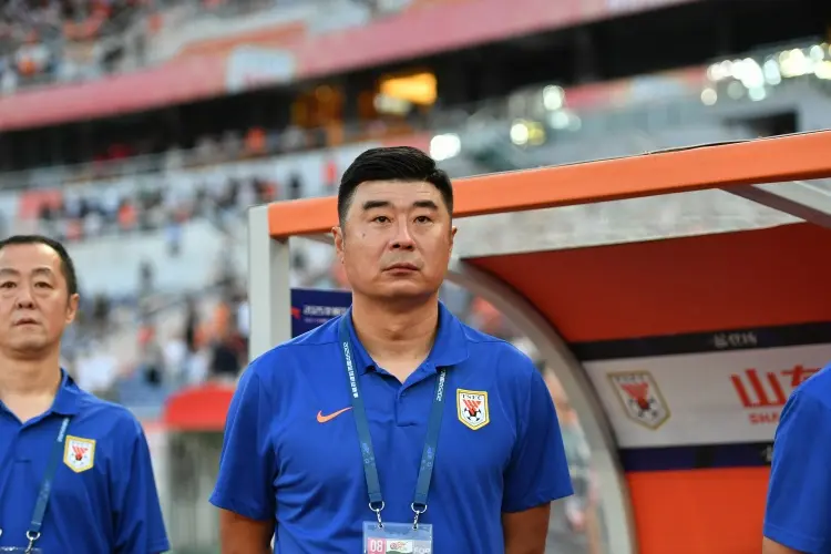 李小恒在后, 十分满意 李小恒在后, 十分满意